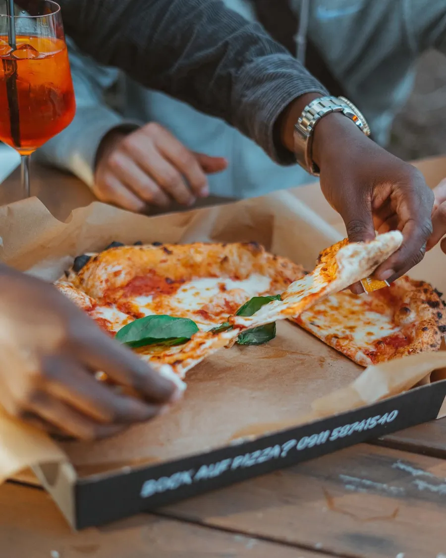 Pizza Margherita im Lausbub-Pizzakarton – Pizza bestellen in Nürnberg